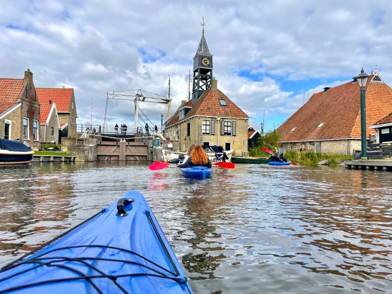 Kanovaren in de zuidwesthoek — muziek in Workum