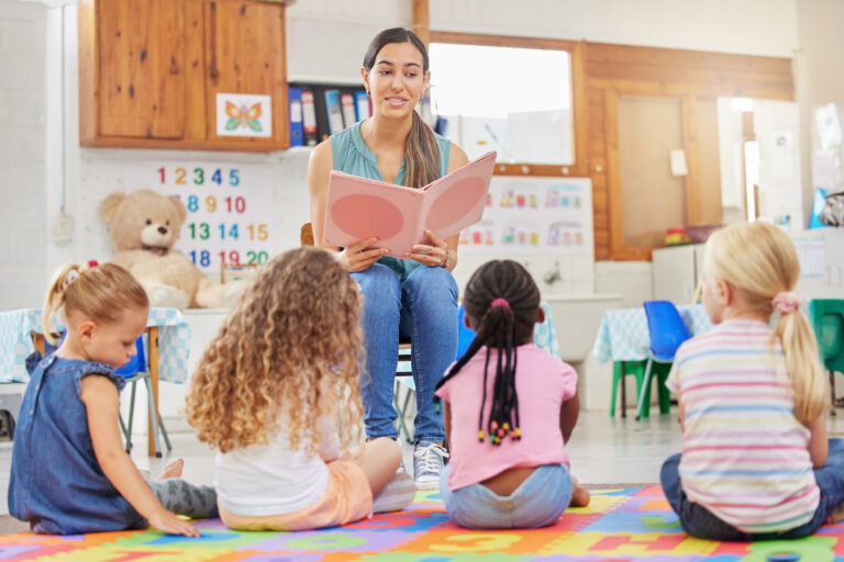 Vakantie voorlezen en knustelen in bibliotheek Workum — familie-kids in Workum