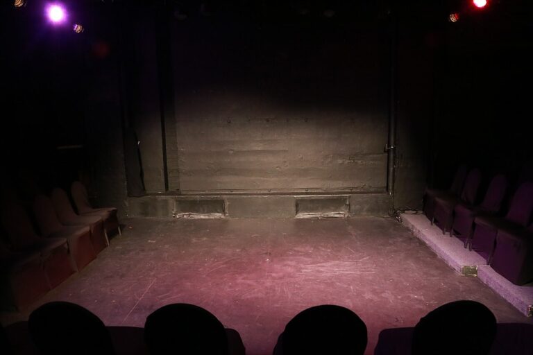 Voorstelling Pier 21 – Wat spilet — theater in Workum
